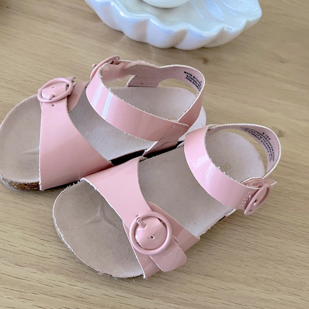 Toddler size 6 pink sandals